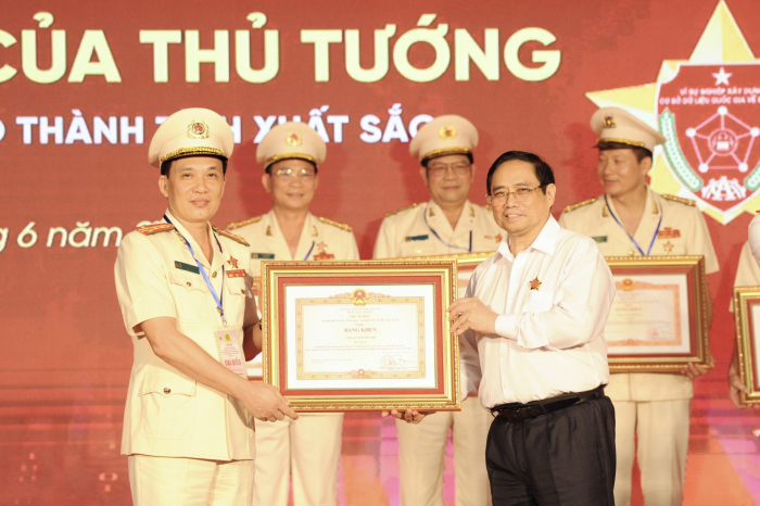 Thủ tướng Chính phủ Phạm Minh Chính tặng Bằng khen cho Công an tỉnh Phú Thọ