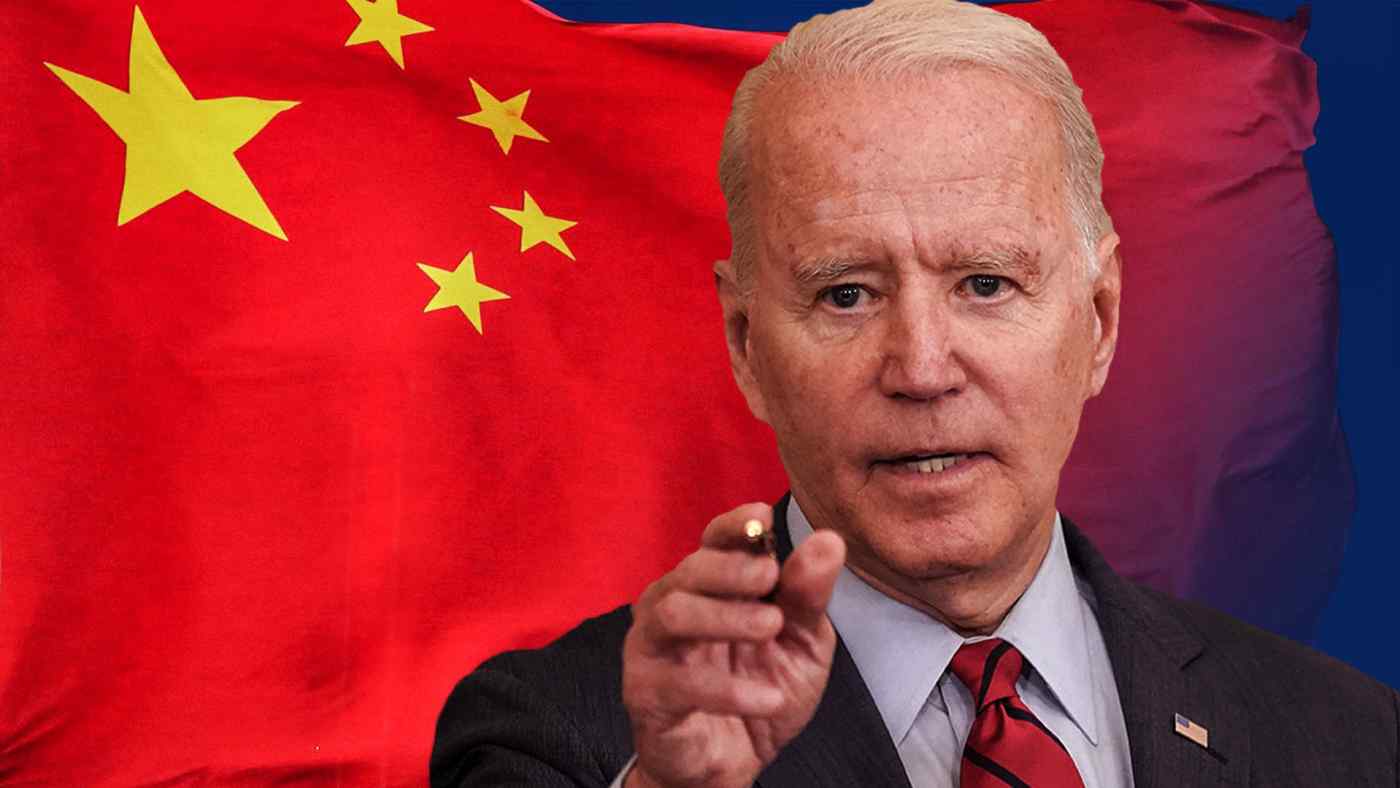 Tổng thống Mỹ Joe Biden đã viện dẫn những rủi ro về an ninh quốc gia và sự hồi sinh của nền kinh tế Mỹ là những lý do chính để hạn chế thương mại với một số công ty Trung Quốc. (Nikkei dựng phim / Reuters / AP)