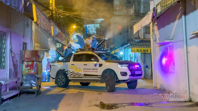 Ford Việt Nam cùng cộng đồng chủ xe chung tay chống dịch COVID-19