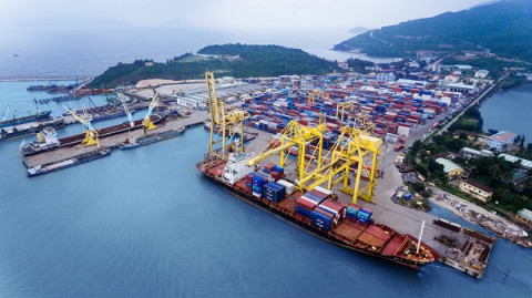 Doanh nghiệp cần biết: Thủ tục hải quan đối với hàng hóa trung chuyển tại cảng biển