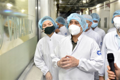 Thủ tướng kiểm tra công tác phòng chống dịch tại nhà máy Vinamilk