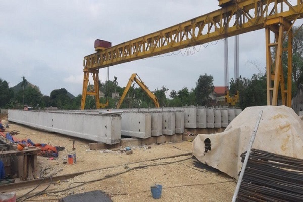 Sản xuất bê tông cấu kiện phục vụ công trình cao tốc Bắc-Nam tại Hà Trung