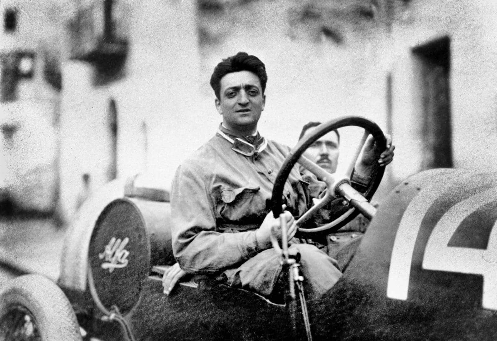 Enzo Ferrari khi còn là một tay đua. Nguồn ảnh: Internet