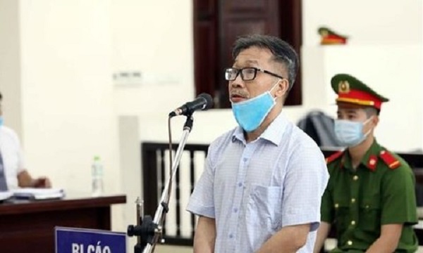 Bị cáo Đinh Văn Dũng (cựu Tổng Giám đốc Công ty Cổ phần Chăn nuôi Bình Hà) khai báo tại phiên tòa