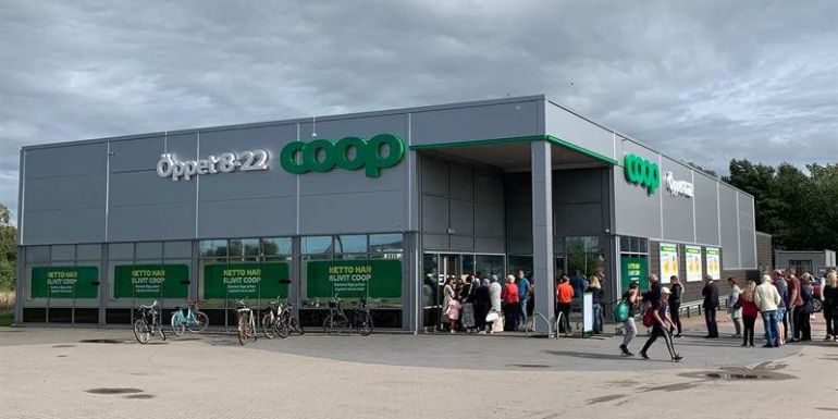 Coop Sweden - chuỗi siêu thị lớn nhất tại Thụy Điển thông báo tạm thời đóng cửa khoảng 800 cửa hàng trên toàn quốc sau khi hệ thống thanh toán gặp trục trặc do bị tấn công mạng