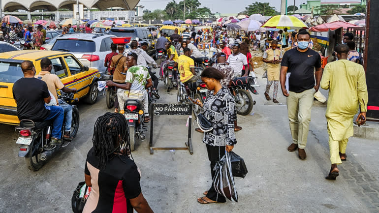 Lagos là thành phố lớn nhất ở Nigeria. Việc sử dụng điện thoại thông minh đang nhanh chóng lan rộng ở châu Phi. © Hình ảnh Getty