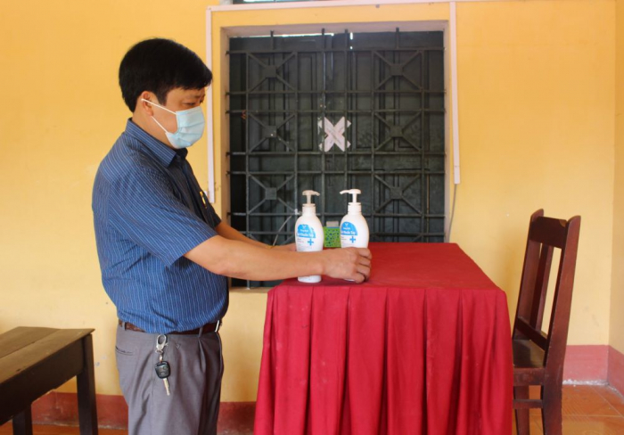 Trường THPT Văn Miếu huyện Thanh Sơn (Phú Thọ) chuẩn bị đầy đủ các thiết bị phòng dịch cho kỳ thi an toàn