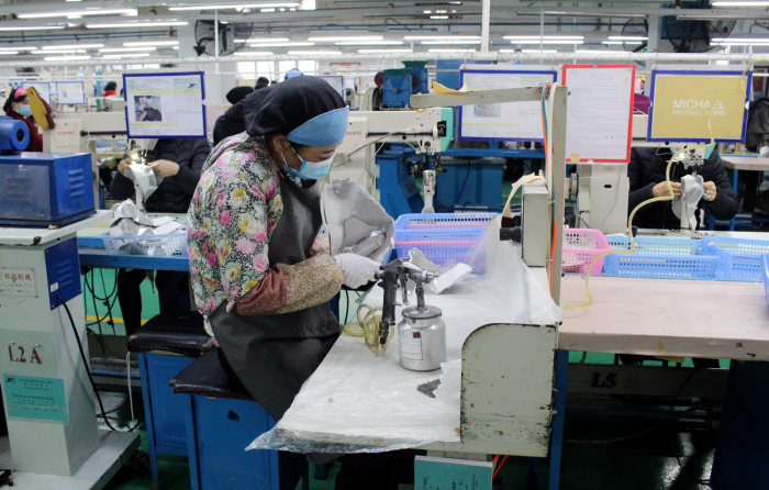 Sản phẩm giầy xuất khẩu cảu Công ty TNHH công nghiệp Hài Mỹ Phú thọ