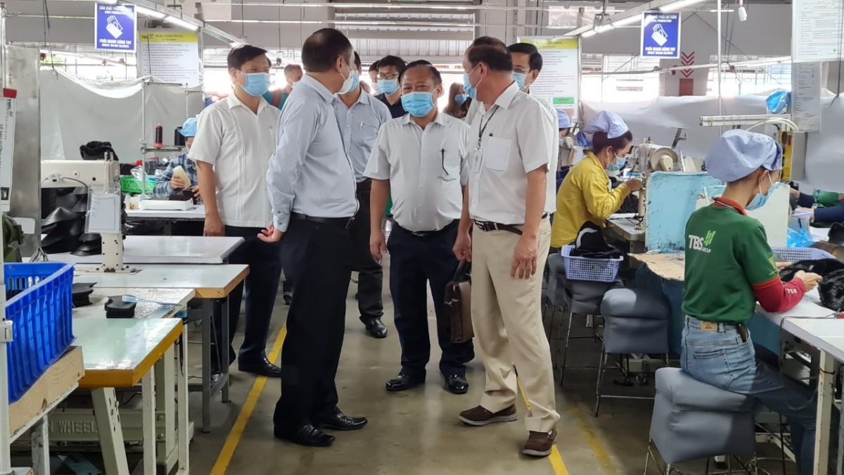 Đoàn công tác của Bộ y tế kiểm tra công tác chống dịch trong KCN tại Kiên Giang