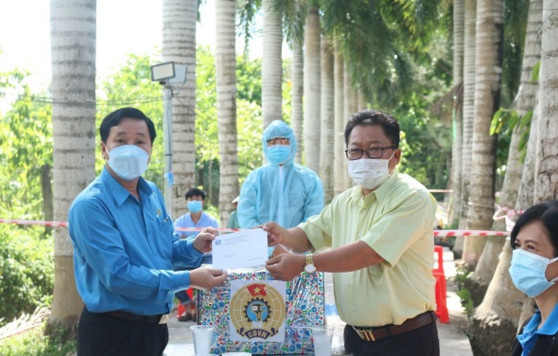 Tổng Liên đoàn LĐLĐVN thăm, hỗ trợ các đơn vị tuyến đầu chống dịch và đoàn viên, người lao động cách ly y tế tại Kiên Giang
