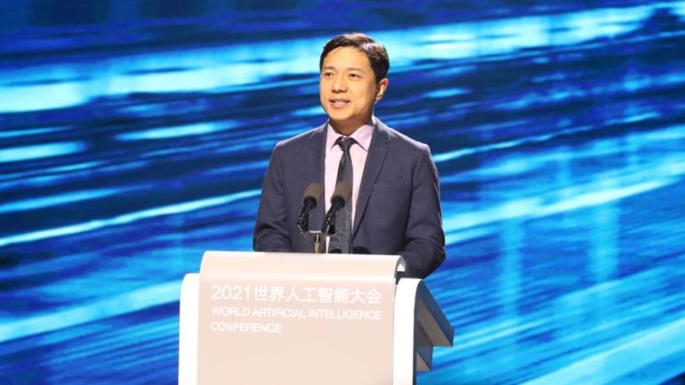 Giám đốc điều hành Baidu Robin Li phát biểu tại Hội nghị Trí tuệ Nhân tạo Thế giới ở Thượng Hải. (Ảnh: Baidu)