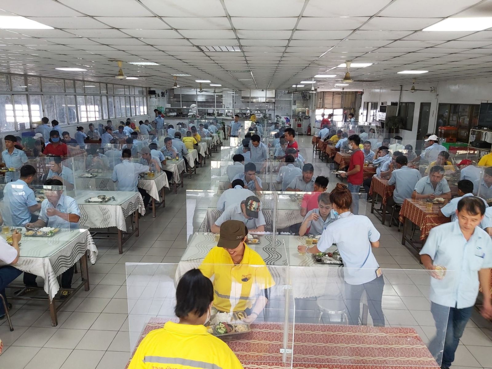 Bếp ăn tập thể được tạo vách ngăn của một công ty tại TP. Thuận An, tỉnh Bình Dương