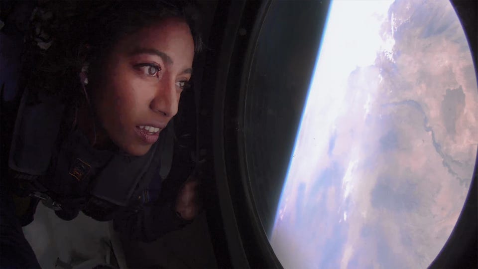 Trong khi trên chuyến bay Unity 22, Giám đốc điều hành của Virgin Galactic, Sirisha Bandla cũng đã tiến hành một thí nghiệm khoa học (Nguồn: VIRGIN GALACTIC).