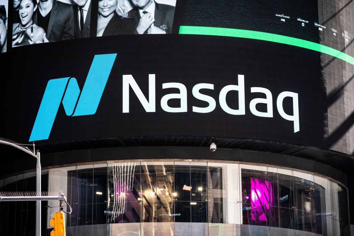 NASDAQ, nguyên văn là National Association of Securities Dealers Automated Quotation System là một sàn giao dịch chứng khoán Hoa Kỳ. Đây là sàn giao dịch điện tử lớn thứ hai tại Hoa Kỳ hiện nay, chỉ sau NYSE.