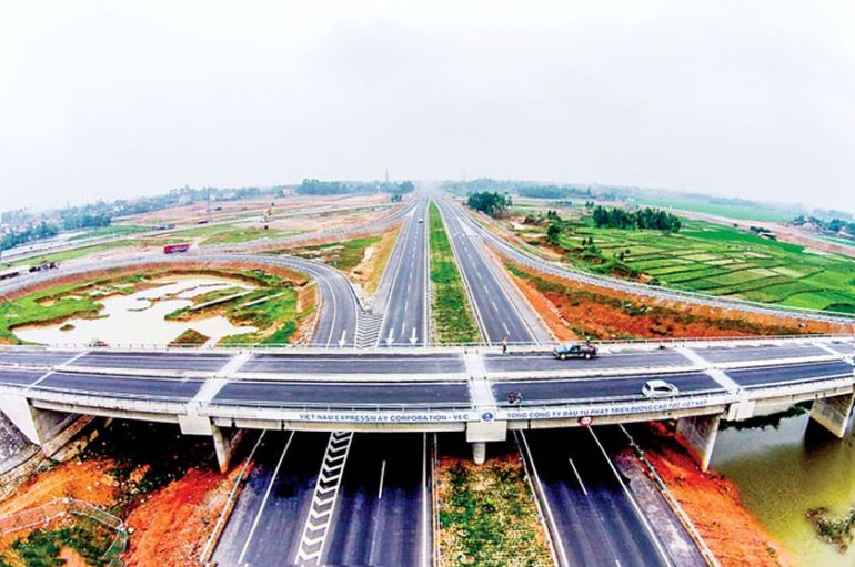 Năm 2025, cơ bản hoàn thành tuyến đường bộ cao tốc Bắc - Nam phía Đông