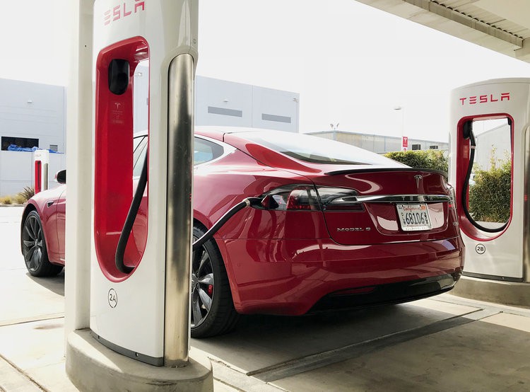 Các trạm sạc Supercharger vốn chỉ dành riêng cho xe Tesla. Ảnh: Tesla