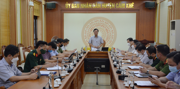 Chủ tịch UBND tỉnh Phú Thọ tại buổi làm việc với huyện Cẩm Khê