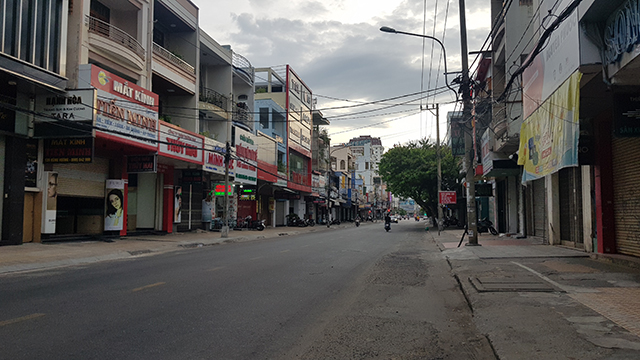Đà Nẵng sử dụng giấy đi đường để giảm hơn nữa lượng người dân đi lại trên đường phố.