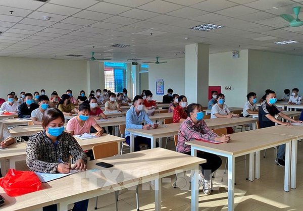 Trung tâm Dịch vụ việc làm tỉnh Bắc Giang phối hợp với các doanh nghiệp tổ chức phiên tuyển dụng lao động