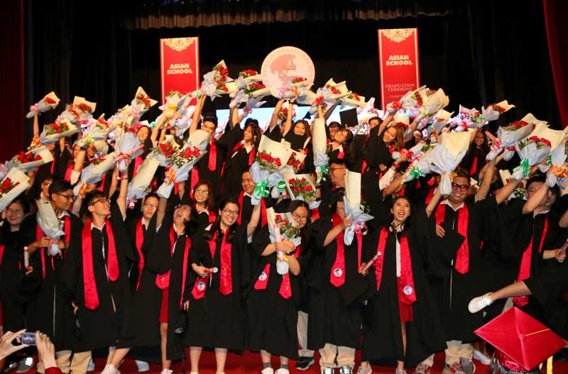 HS khối 12 của Asian School trong lễ tốt nghiệp