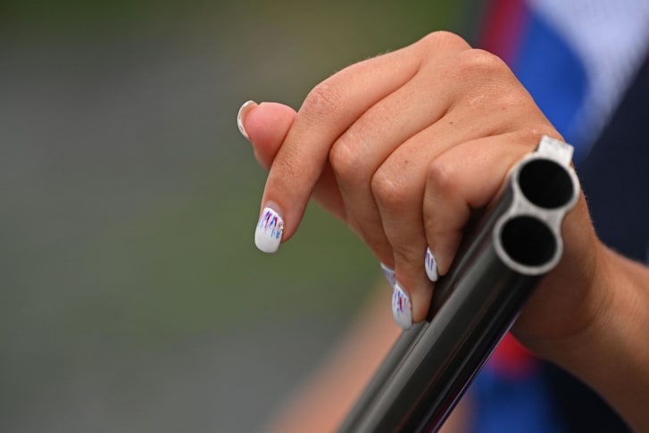 Bộ móng lấy cảm hứng từ lá cờ Pháp của vận động viên bắn súng Melanie Couzy trong Thế vận hội Tokyo 2020