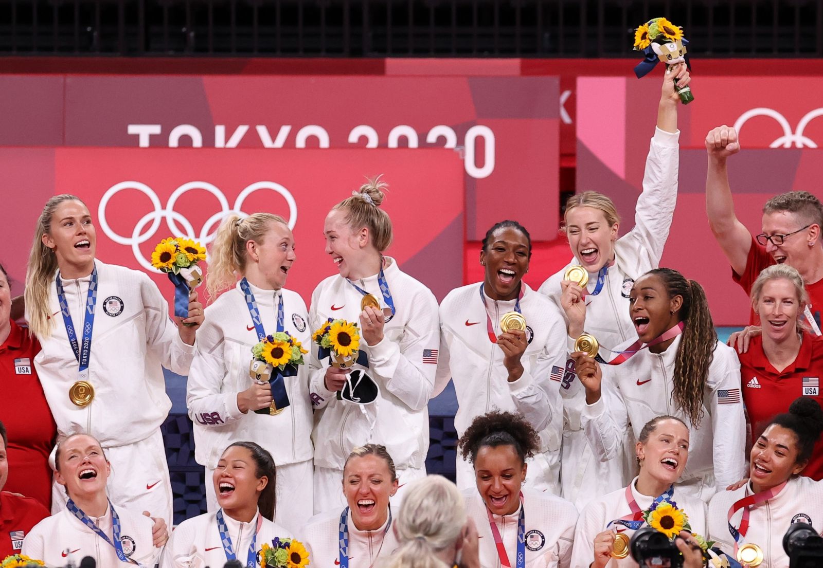 Bóng chuyền nữ giúp đoàn thể thao Mỹ khép lại Olympic Tokyo 2020 với vị trí số 1