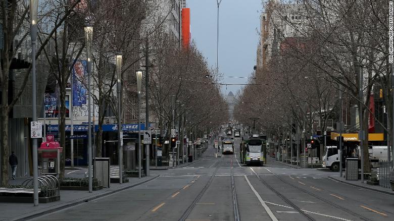 Đường phố Melbourne vắng bóng người trong đợt đóng cửa lần thứ sáu của nước Úc