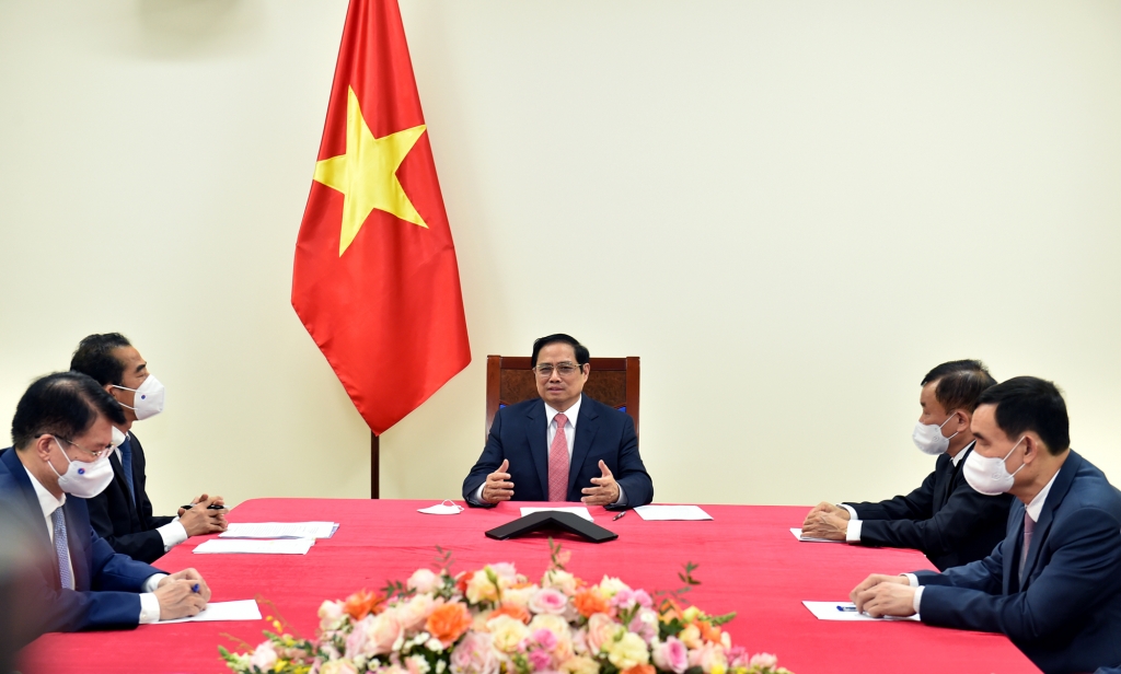 Thủ tướng Phạm Minh Chính tại cuộc điện đàm với Thủ tướng Andrej Babis/Ảnh: Nhật Bắc
