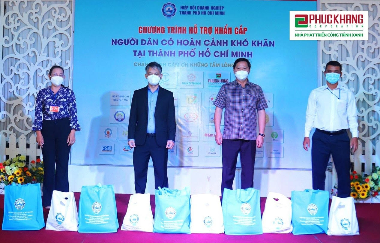 Phuc Khang Corporation đã tham dự cùng Hiệp Hội Doanh nghiệp thành phố trao 1.500 phần quà cho MTTQ thành phố Thủ Đức