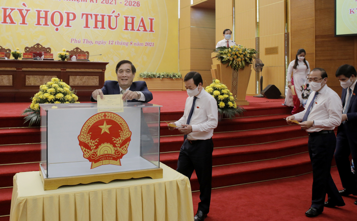 Đại biểu bỏ phiếu bầu bổ sung Ủy viên UBND tỉnh Phú Thọ nhiệm kỳ 2021-2026