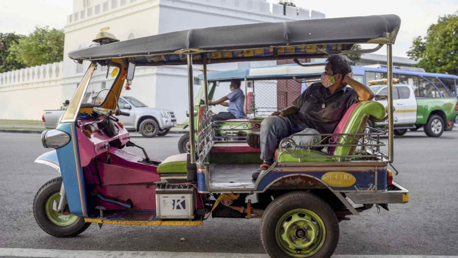 Hoạt động kinh doanh đối với xe tuk-tuk nổi tiếng của Thái Lan đã bị đình trệ. © AP