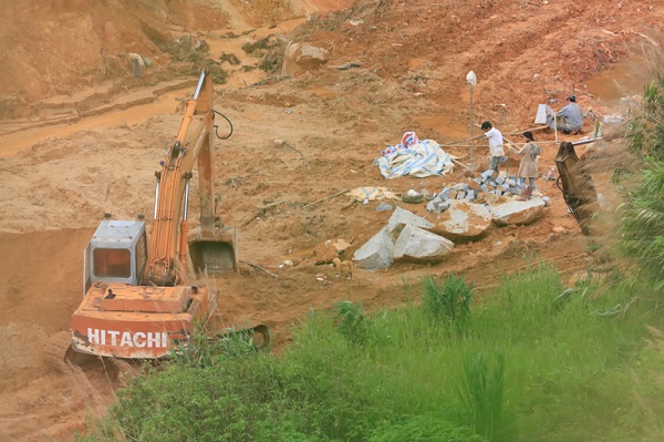 Tình trạng khai thác đá trái phép diễn ra tại nhiều địa phương của tỉnh Lâm Đồng