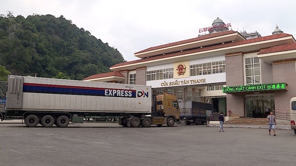 Tại cửa khẩu Tân Thanh còn tồn khoảng 200 xe hàng chưa được thông quan