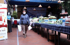 TP. Hồ Chí Minh: Lên kế hoạch hỗ trợ doanh nghiệp và sẽ  không để người dân thiếu ăn thiếu mặc