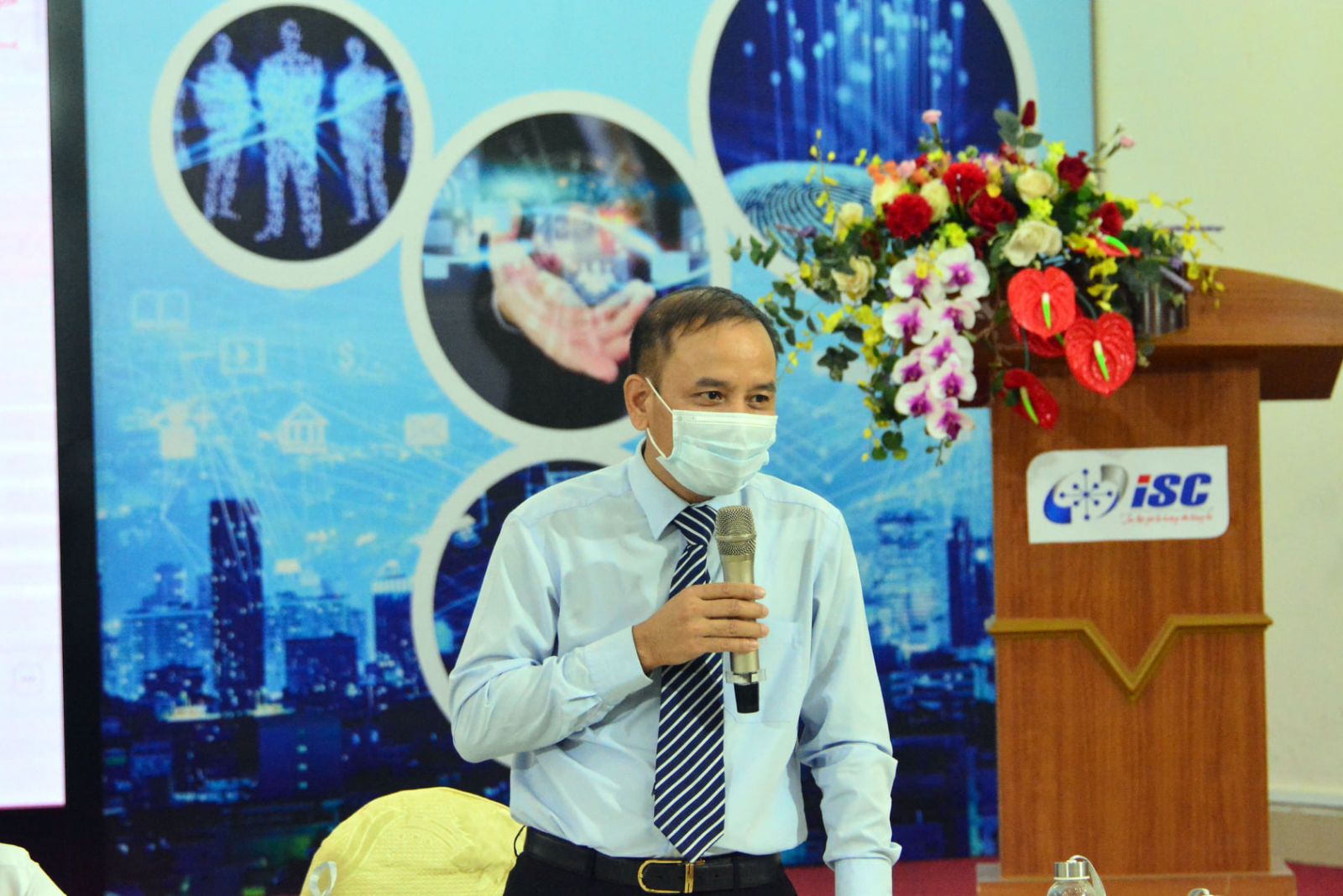 Ông Nguyễn Đình Vinh - Giám đốc TT KHCN và ĐMST Hải Phòng phát biểu tại buổi họp báo