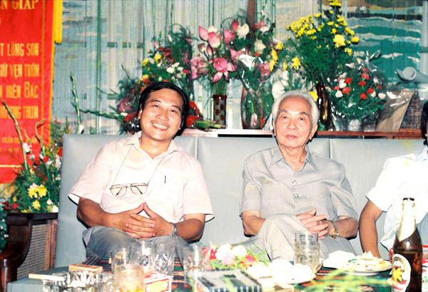 NSNA Trần Tuấn (trái) bên Đại tướng Võ Nguyên Giáp. Ảnh: Nhân vật cung cấp