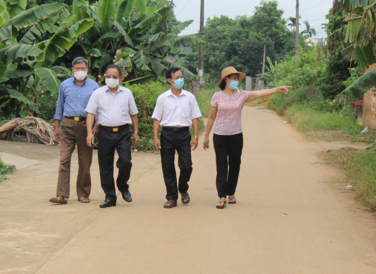 Đường dân sinh bằng nguồn đóng góp của nhân dân tại thôn Gò Đình, xã Hùng Việt, huyện Cẩm Khê (Phú Thọ)