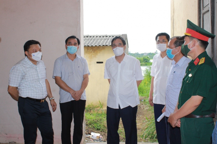 Đoàn công tác thăm cơ sở cách ly tập trung tại huyện Tam Nông