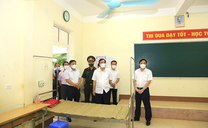 Đoàn công tác thăm Bệnh viện dã chiến huyện Cẩm Khê