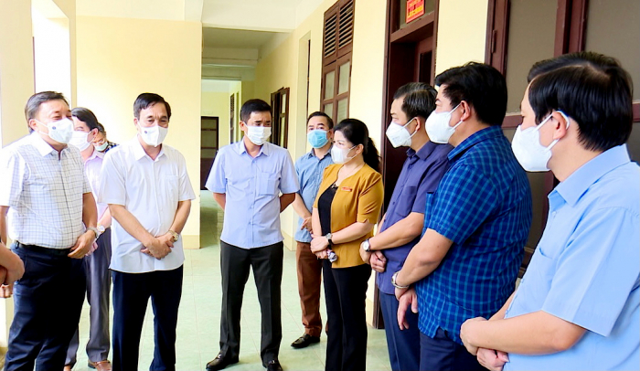 Đoàn công tác thăm Bệnh viện dã chiến tại huyện Phú Ninh