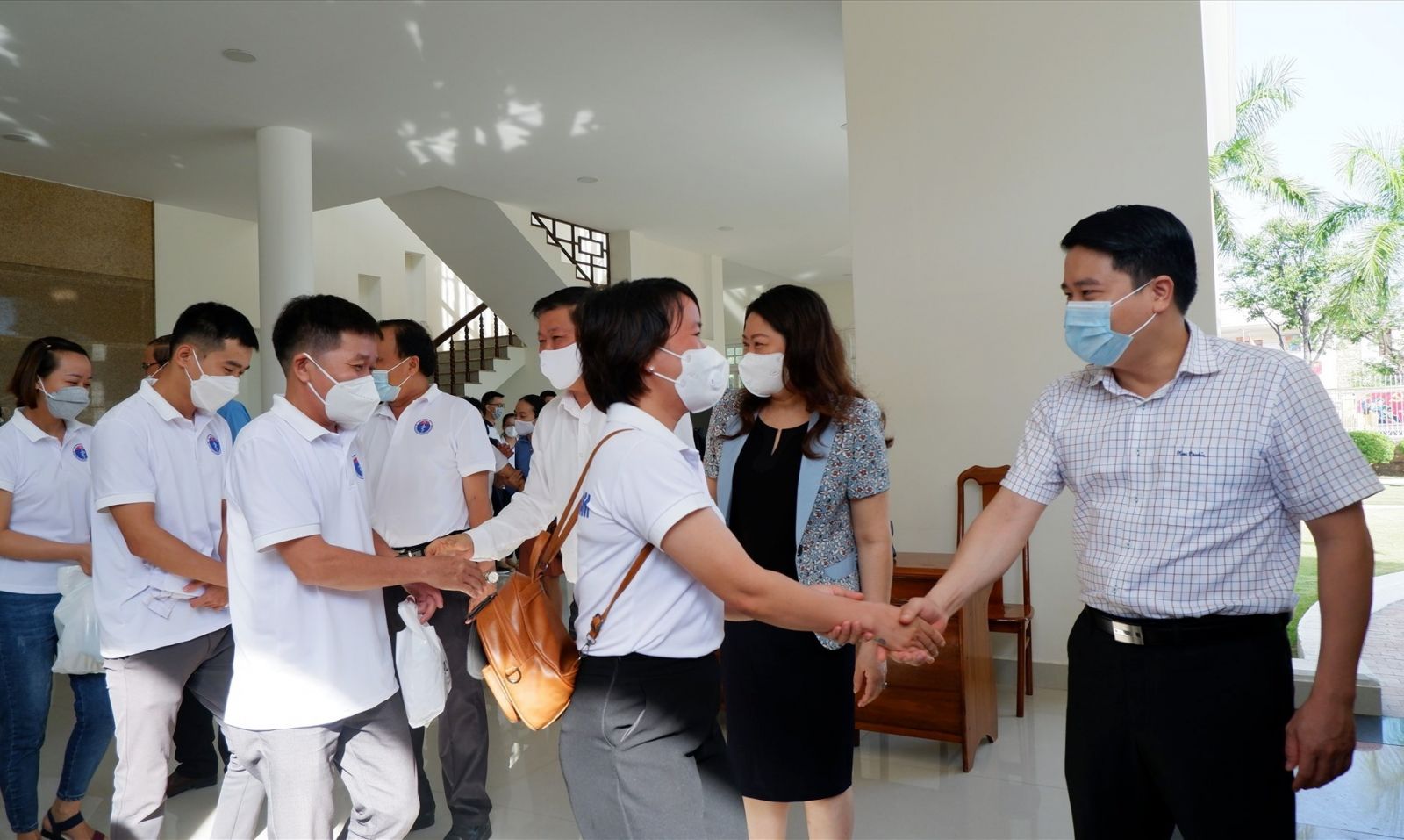 Phó Chủ tịch UBND tỉnh Trần Văn Tân dến chia sẻ, động viên các y bác sĩ tình nguyện vào TP.Hồ Chí Minh chống dịch.