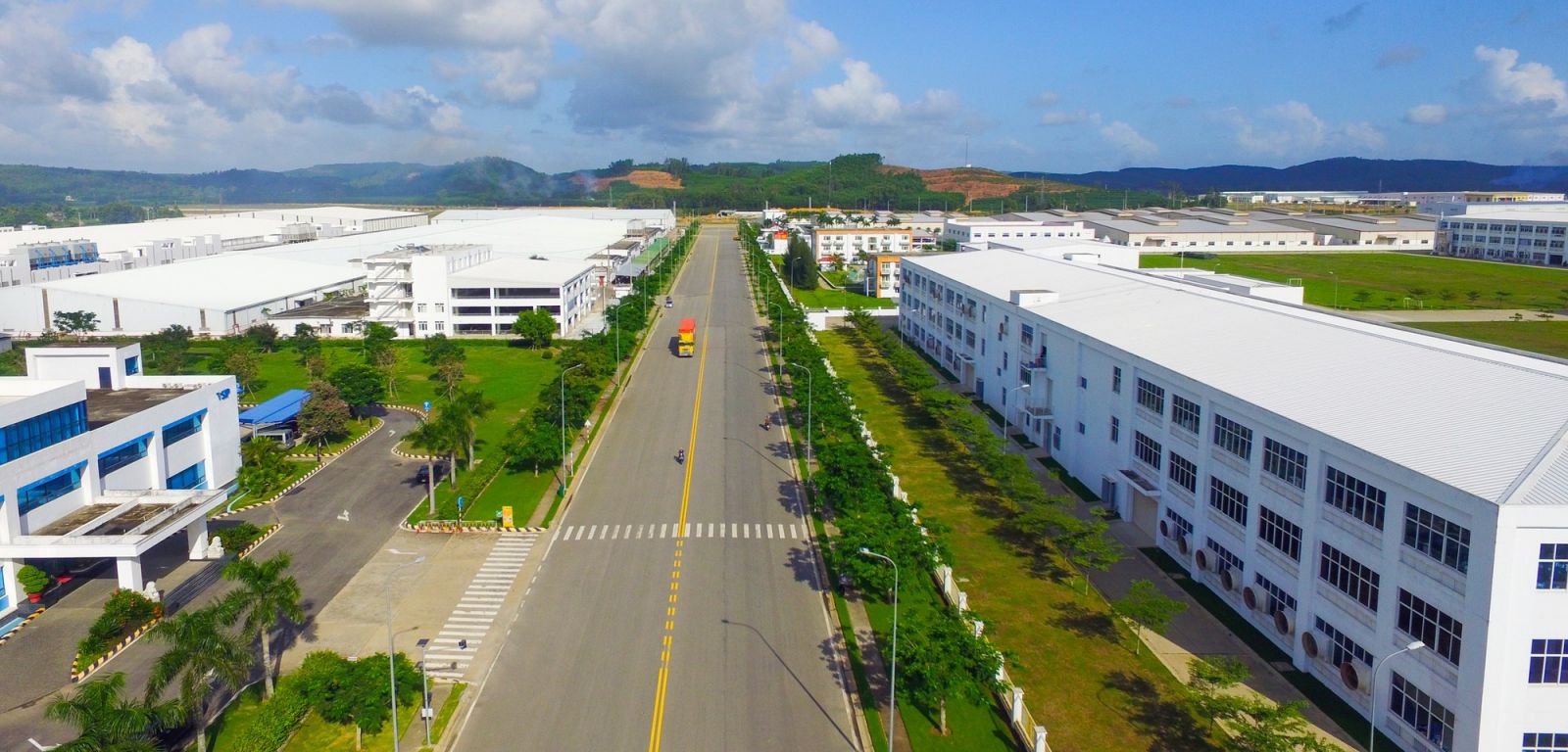 Khu dân cư và dịch vụ phục vụ KCN Tịnh Phong tại xã Tịnh Phong, huyện Sơn Tịnh, tỉnh Quảng Ngãi, với diện tích khoảng 8,07 ha. Dự kiến bố trí 240 lô đất, đáp ứng cho 1.000 người