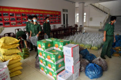 Bộ CHQS tỉnh Kiên Giang tiếp tục vận chuyển lương thực, thực phẩm hỗ trợ người dân TP. HCM