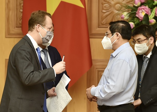 Thủ tướng Chính phủ Phạm Minh Chính trao đổi với ông Christopher Klein, Đại biện Đại sứ quán Hoa Kỳ