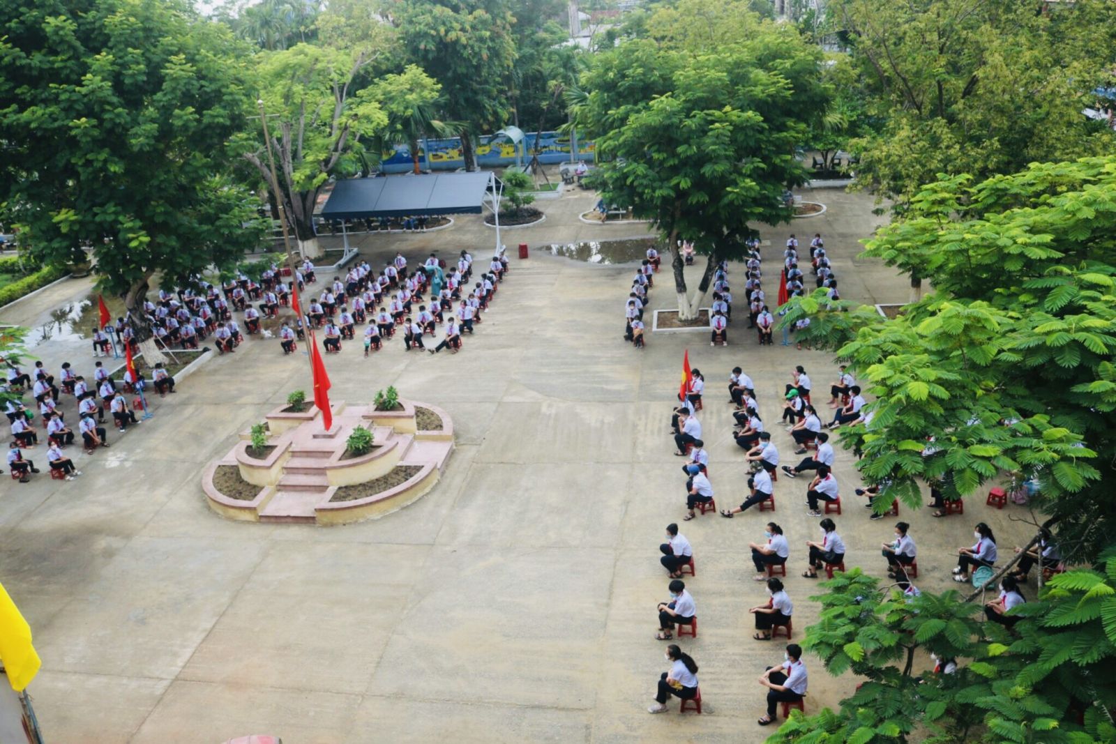 Trường THCS Huỳnh Thúc Kháng, P, Trường Xuân, TP Tam Kỳ, với gần 1000 HS cũng sẵn sàng bước vào năm học mới.