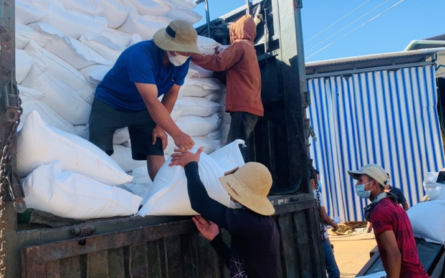Tổng cục Dự trữ nhà Nước đã xuất cấp hơn 42.000 tấn gạo dự trữ quốc gia hỗ trợ người dân gặp khó khăn