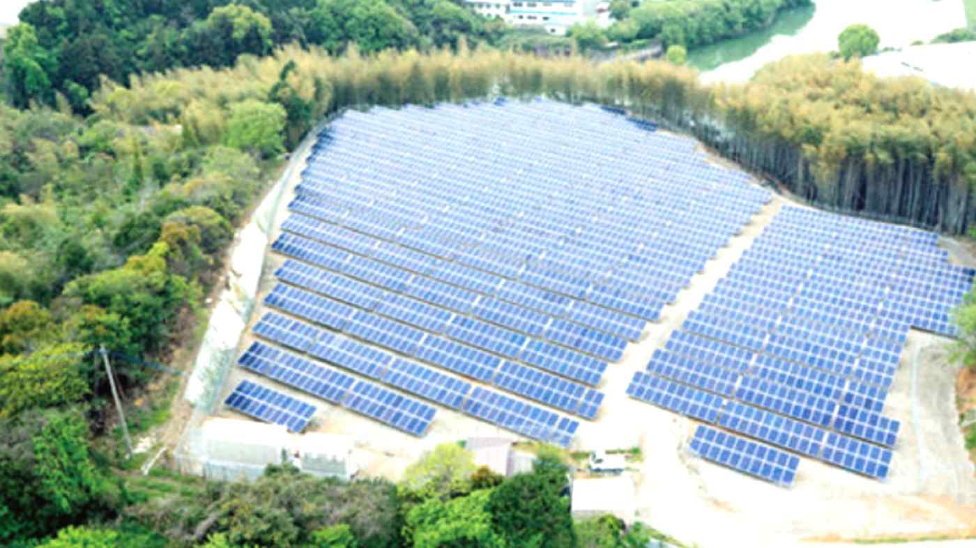 Một nhà máy năng lượng mặt trời lớn của West Holdings ở tỉnh Fukuoka, Nhật Bản.