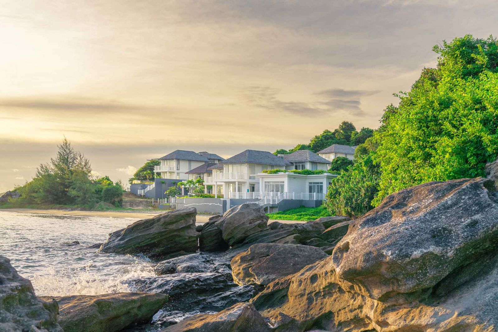 Nhu cầu về bất động sản ven biển đang tăng cao (Ảnh: Dự án biệt thự nghỉ dưỡng của Sun Group tại mũi Ông Đội, Phú Quốc)
