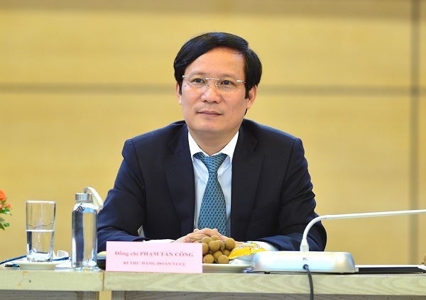 Tân Chủ tịch VCCI Phạm Tấn Công khẳng định hỗ trợ, đồng hành với cộng đồng doanh nghiệp vượt qua khó khăn là nhiệm vụ cấp bách mà VCCI cần dốc toàn lực để thực hiện