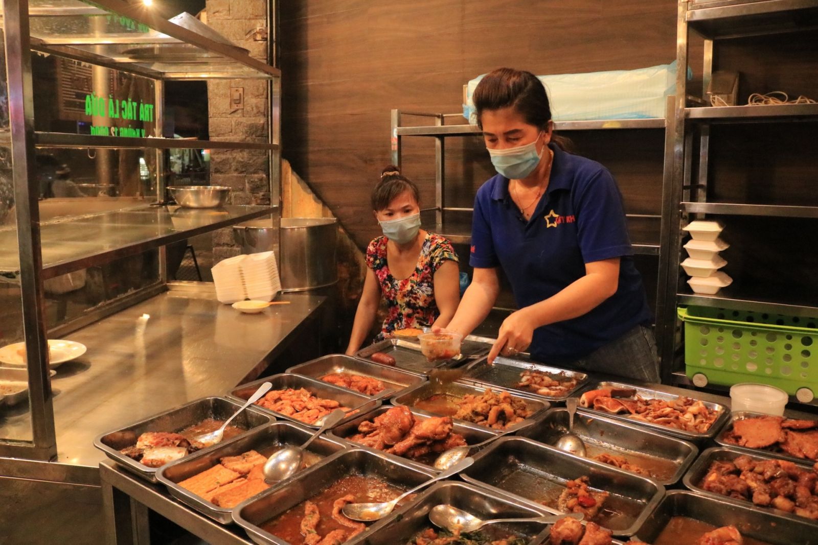 TPHCM cho phép quán ăn chỉ bán mang về đến 18 giờ hằng ngày